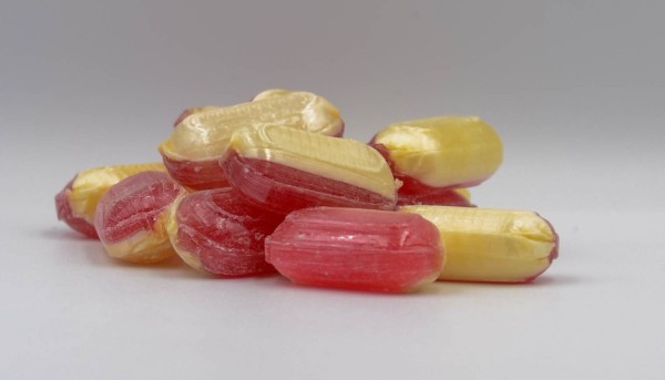 Rote Gruetze Erbeer Vanille Bonbons Bonbonmann